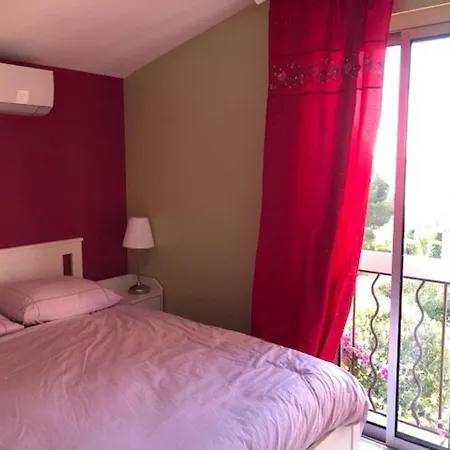 Maison Le Lavandou, 3 Pieces, 6 Personnes - Fr-1-308-155 Holiday home