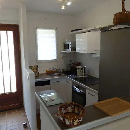 Maison Le Lavandou, 3 Pieces, 6 Personnes - Fr-1-308-155